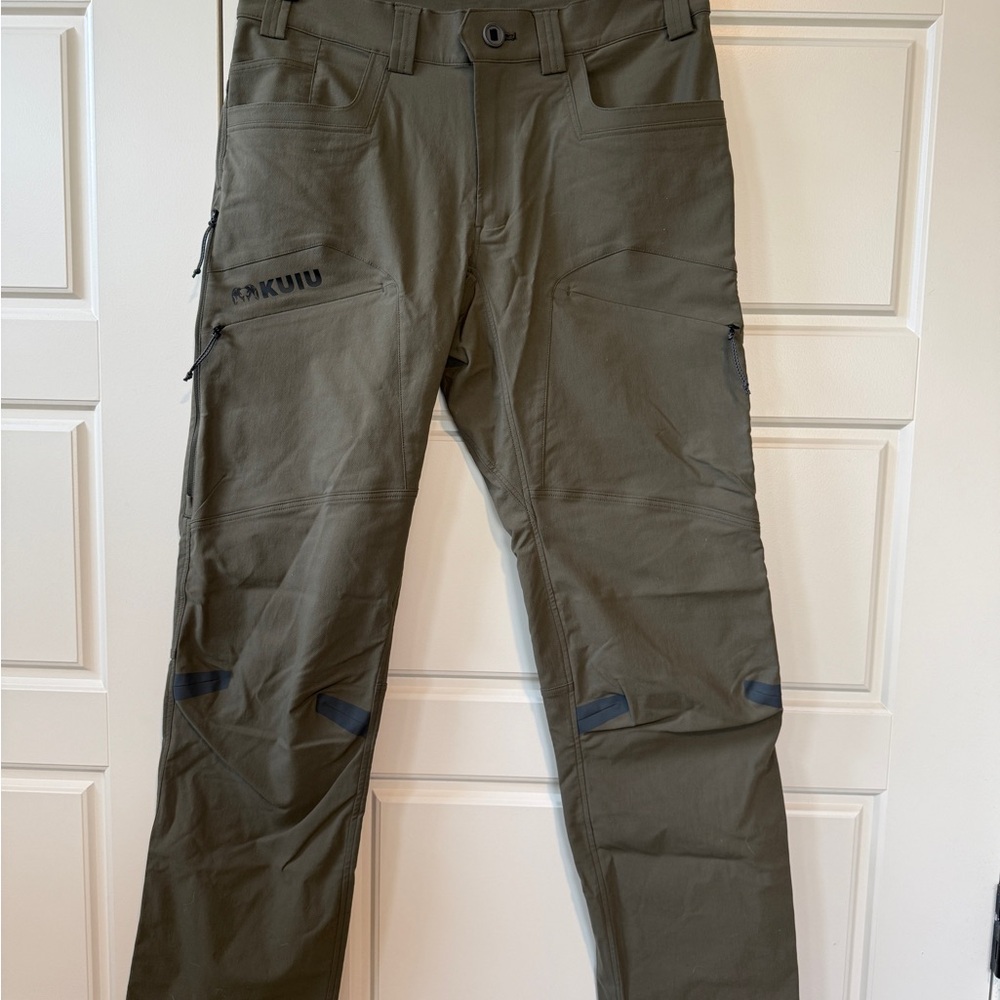 KUIU Women’s Olive Green Straight Leg Pants